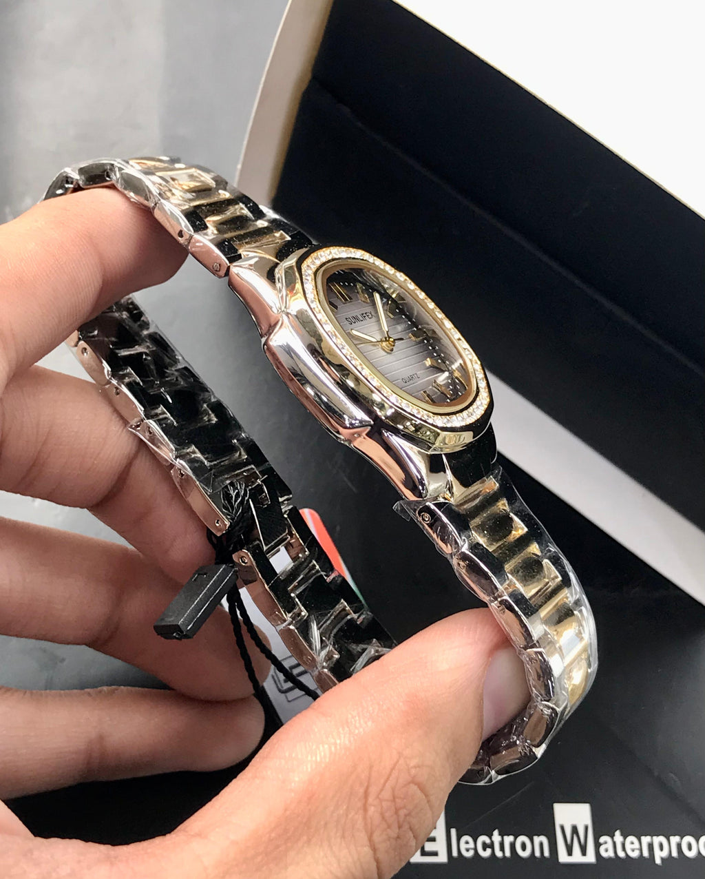 SUNLIFEX 'The Prism' Ladies' Quartz Watch    (best for gift)