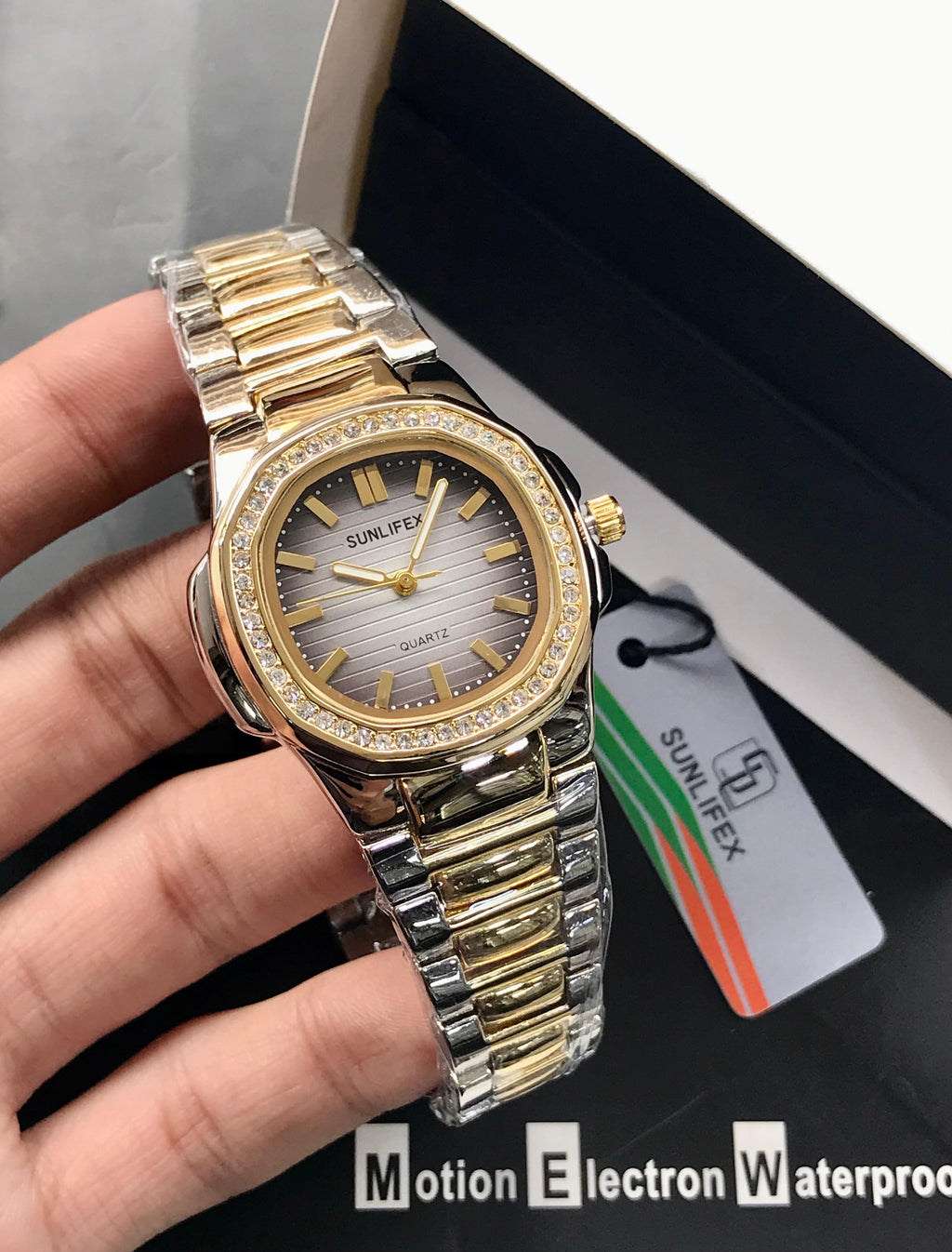 SUNLIFEX 'The Prism' Ladies' Quartz Watch    (best for gift)